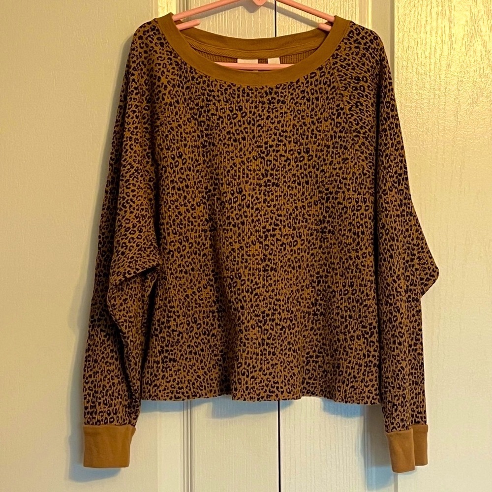GAP Leopard Print Tan Waffle Long‎ Sleeve Top